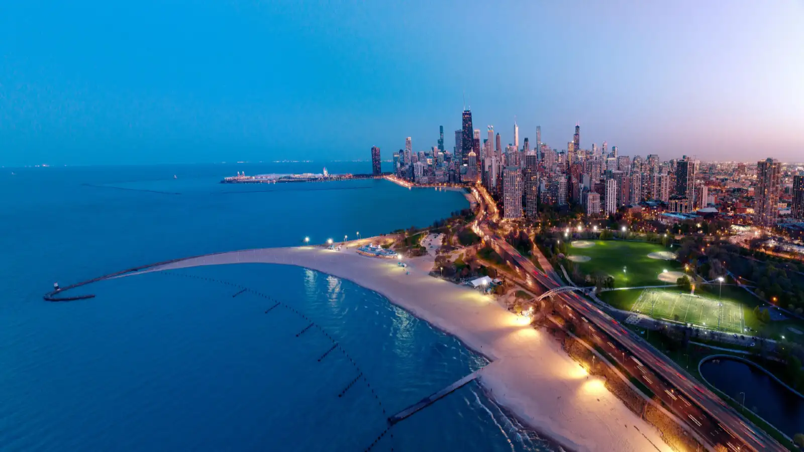 City skyline, Chicago, Lake Michigan, Illinois.