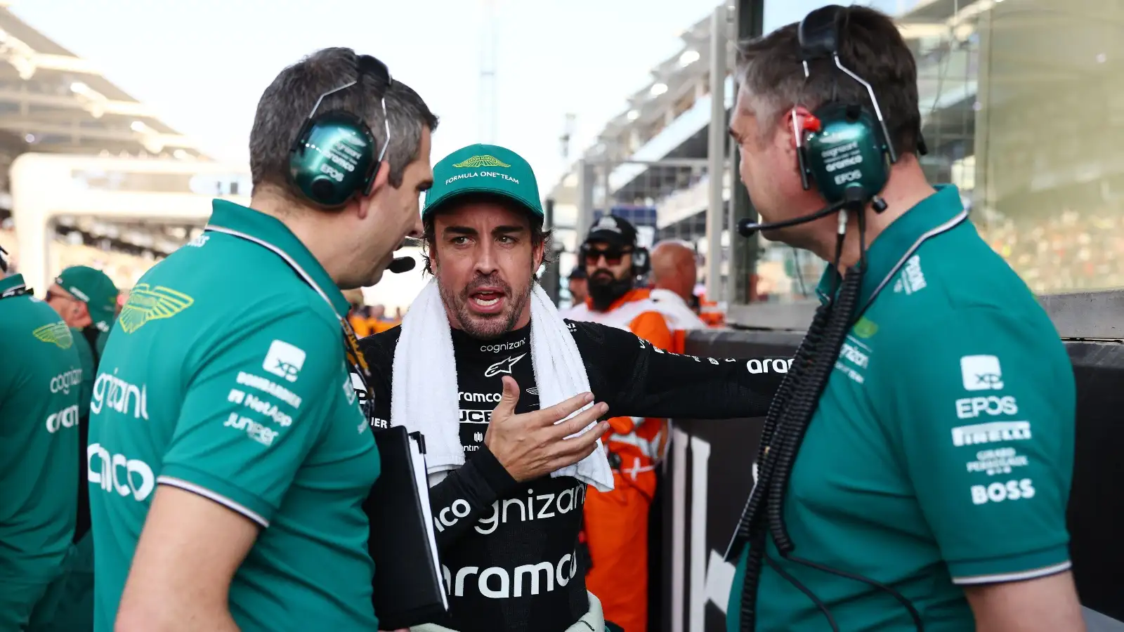 Fernando Alonso speaks to his mechanics.