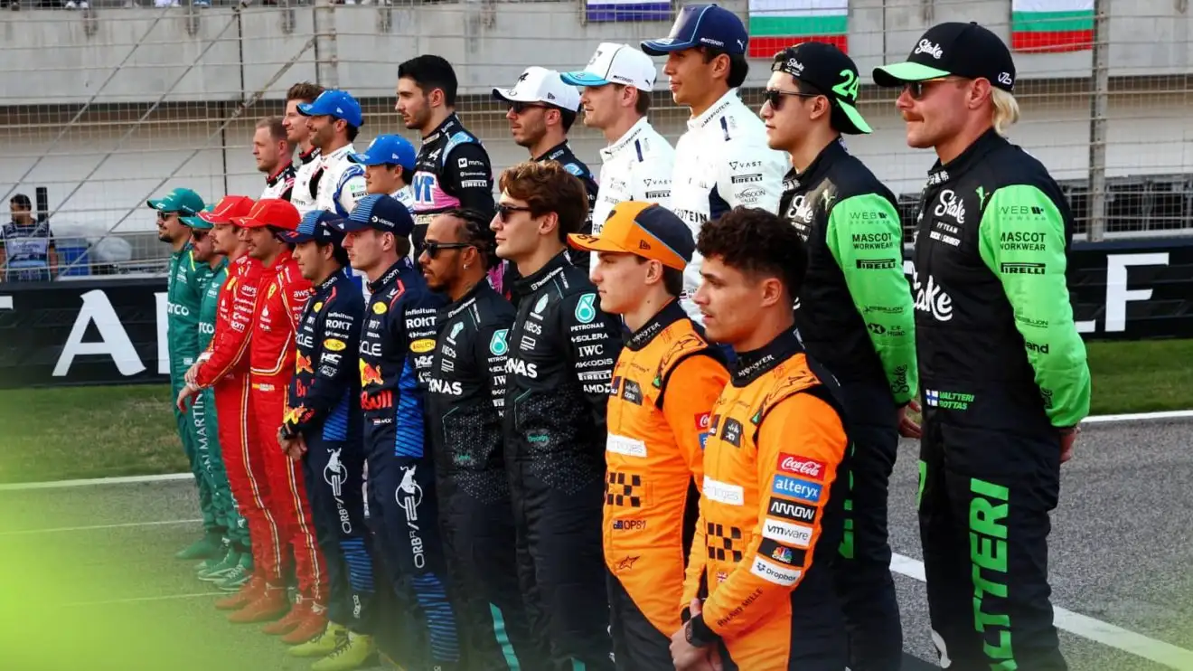 F1 drives line up for a group photo in Bahrain