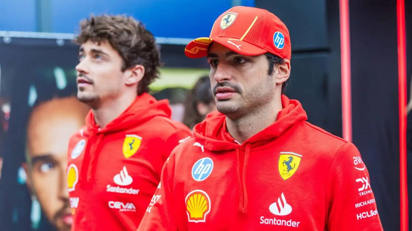 Fresh twist in Carlos Sainz saga as late night talks with new favourite  uncovered