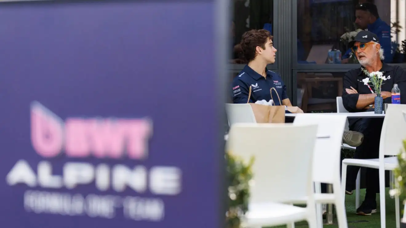 Briatore defiende el contrato de Colapinto con Alpine para 2026 a pesar de una temporada de bajo rendimiento: "Tiene potencial para ser un piloto de primer nivel"