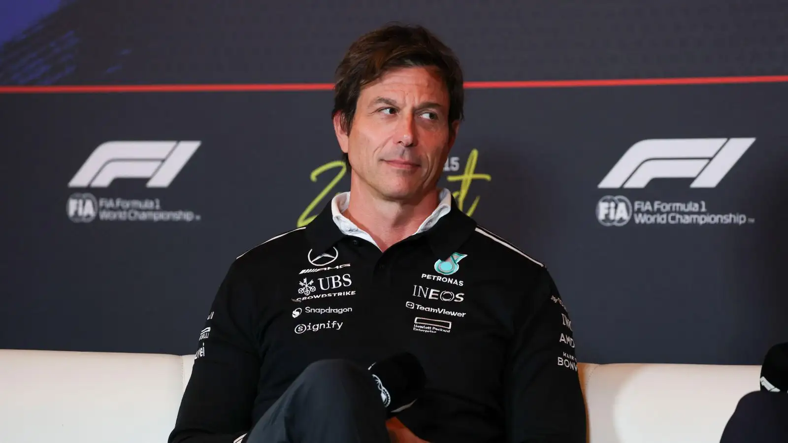Mercedes e Toto Wolff discutono i limiti del budget e le strategie di upgrade nella Formula 1