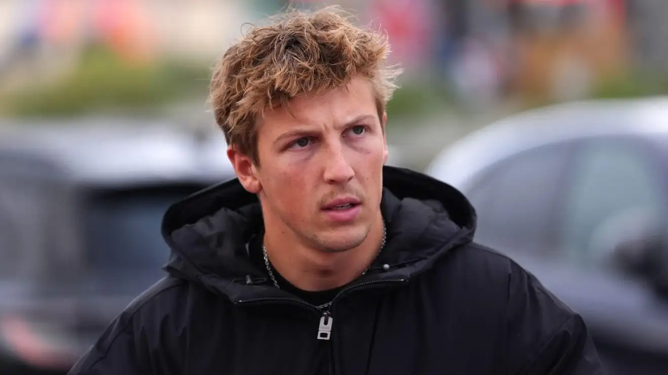 Liam Lawson Desestima las Críticas de Carlos Sainz Tras el Incidente en el GP de Países Bajos