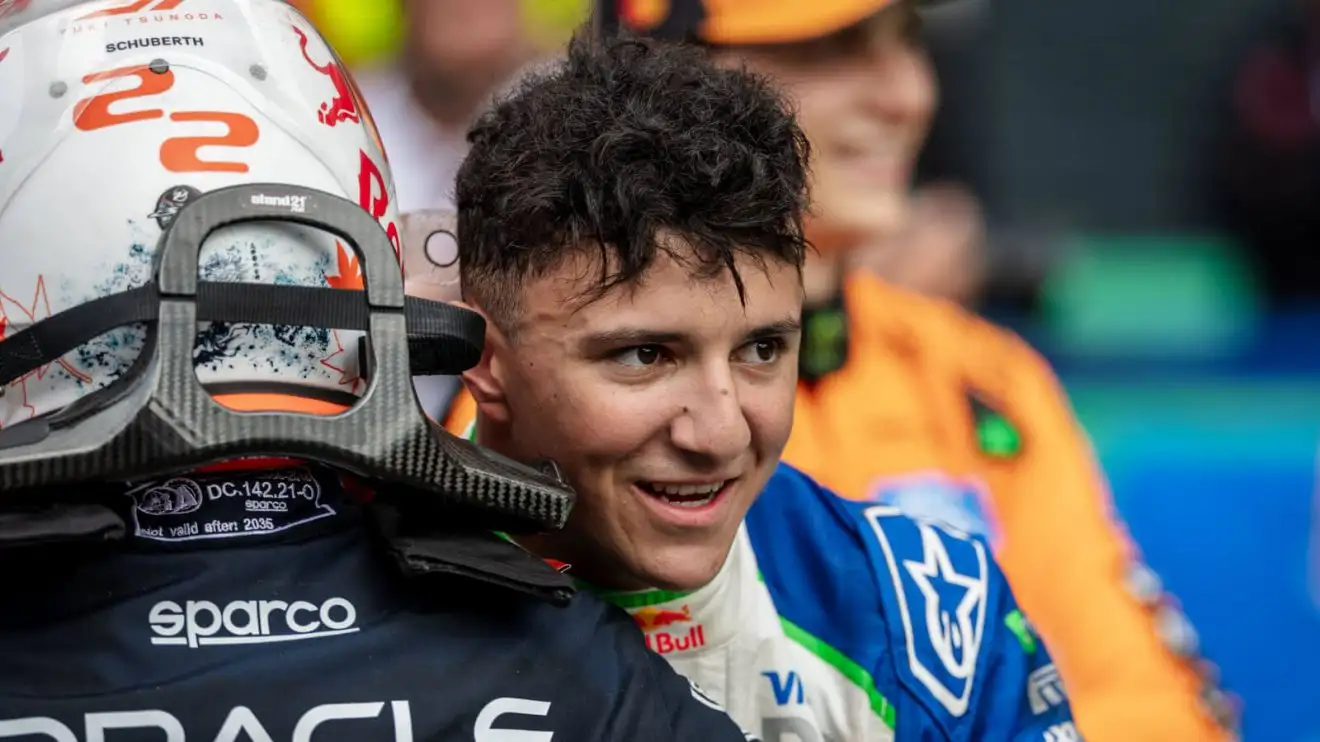 Isack Hadjar, 'Entusiasmado' ante la posibilidad de Red Bull y Verstappen; Coulthard advierte sobre la presión