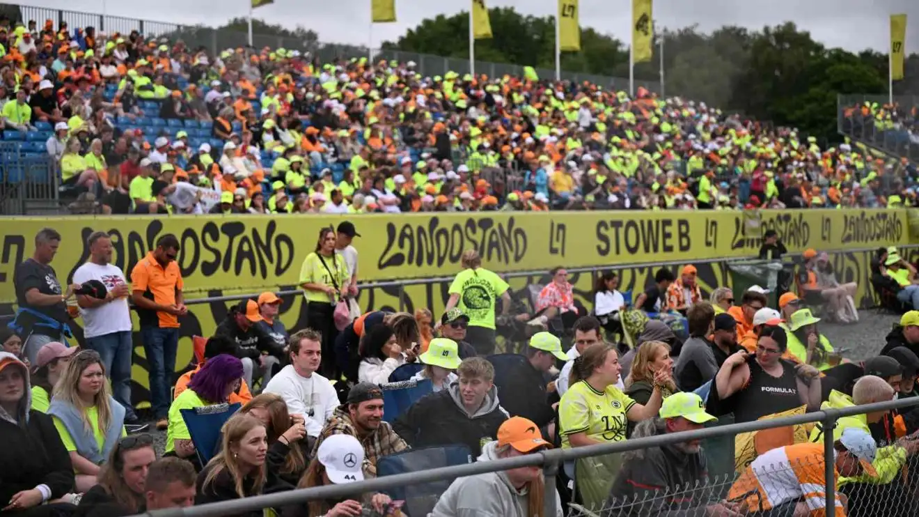 Lando Norris Anuncia Expansão do 'Landostand' para o GP Britânico de 2026 com Ingressos Já à Venda
