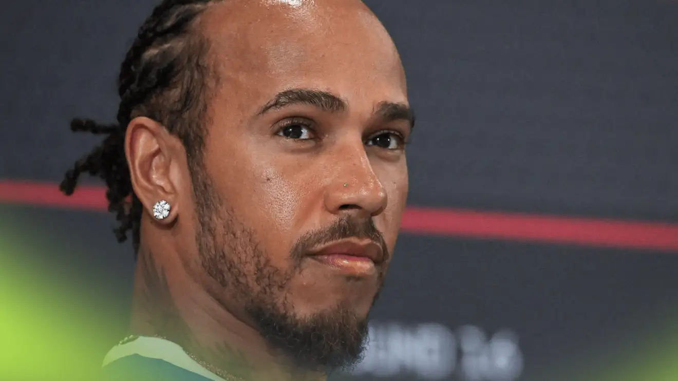 Hamilton's Singapore GP Penalty Sparks Disqualification Debate After Alonso's Outburst