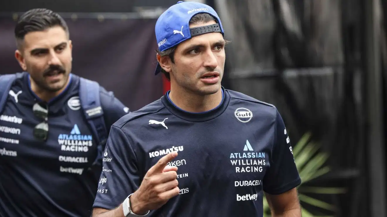 Carlos Sainz Destaca Falha no Formato Sprint da F1: "Prejudicando" o Grande Prêmio