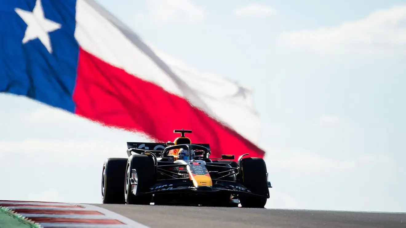 混乱の米国GPスプリント、フェルスタッペン優勝 マクラーレンは序盤でリタイア