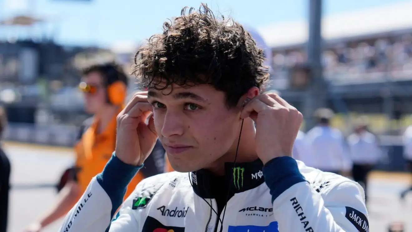 Lando Norris critica limites de pista da F1 como 'a regra mais absurda' após batalha com Leclerc