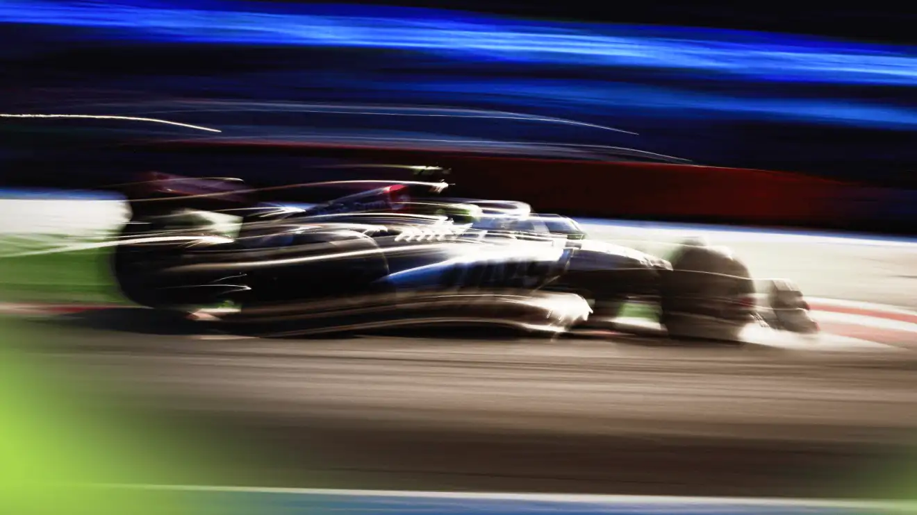 La radio no retransmitida de F1 insinúa una rivalidad entre compañeros de equipo: Bearman y Ocon