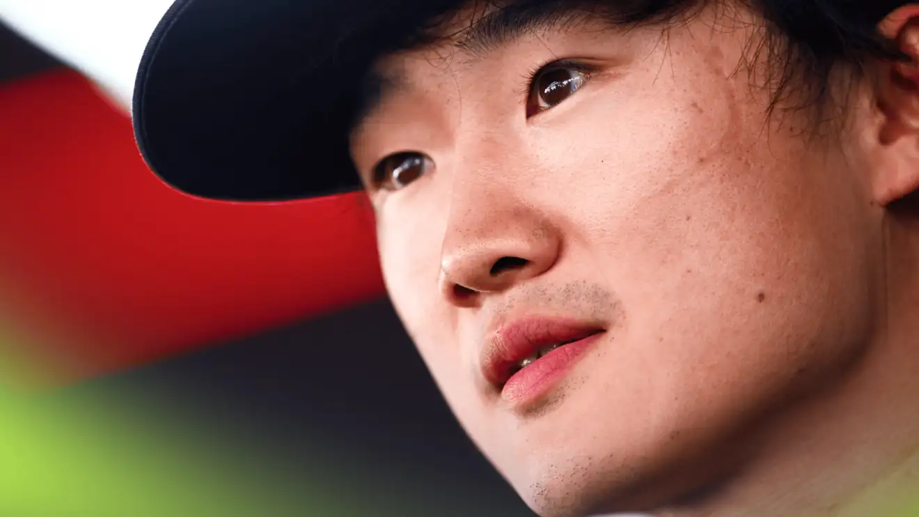 Villeneuve critica a Tsunoda: "No aporta nada al equipo"; Red Bull lo "sobreprotege"