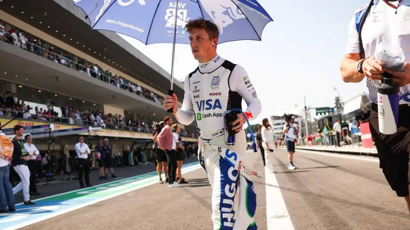 Chefe da Racing Bulls Elogia 'Talento Excepcional' de Liam Lawson em Meio à Incerteza de Futuro na F1