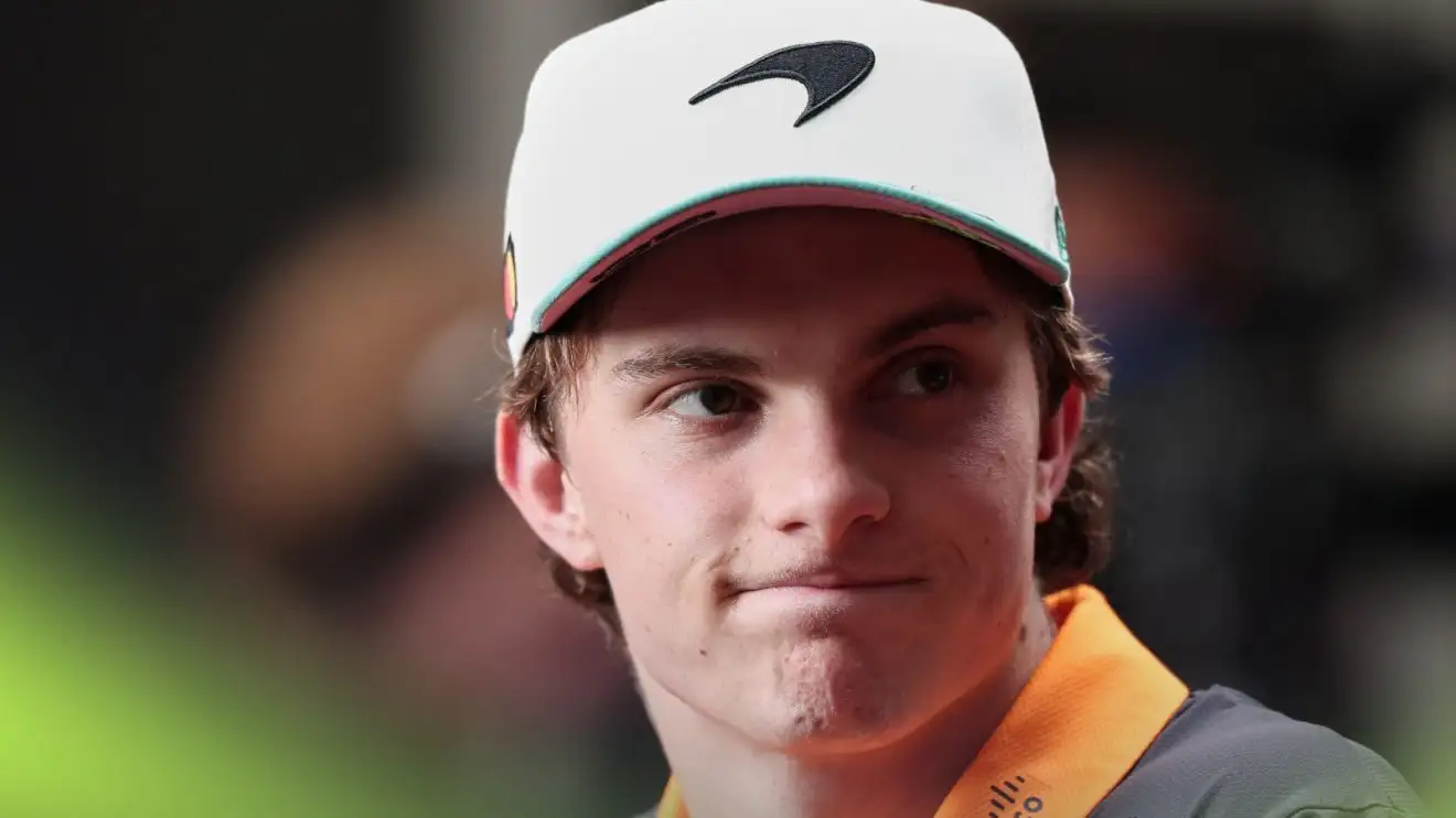 ピアストリ、ブラジルGPスプリントでのクラッシュ原因を認める「縁石の使用は避けるべきだった」