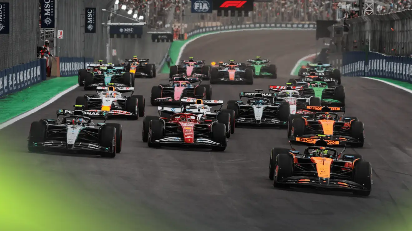 Apresentadora da F1, Jennie Gow, marca aniversário de AVC com mensagem de resistência