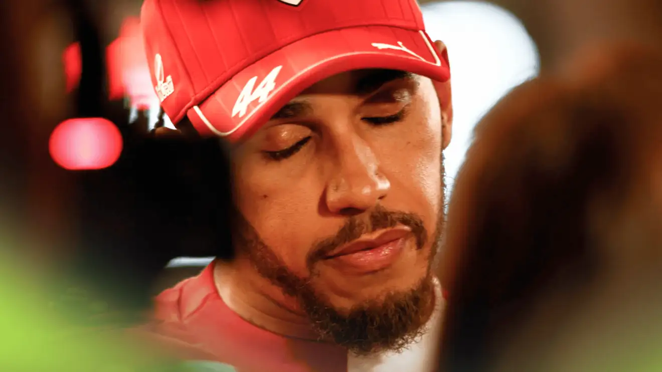 Ex-chefe da Ferrari: Documentos de Hamilton Sinalizam Fim do Relacionamento, Ecoam Esforços "Inúteis" de Vettel