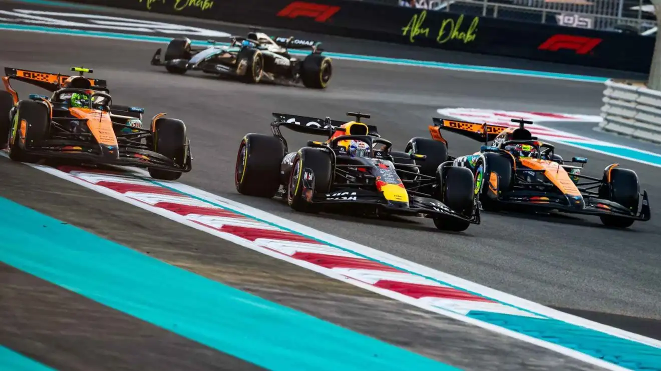 La McLaren scommette sul cambio anticipato al 2026, mentre la Red Bull intraprende la strada opposta