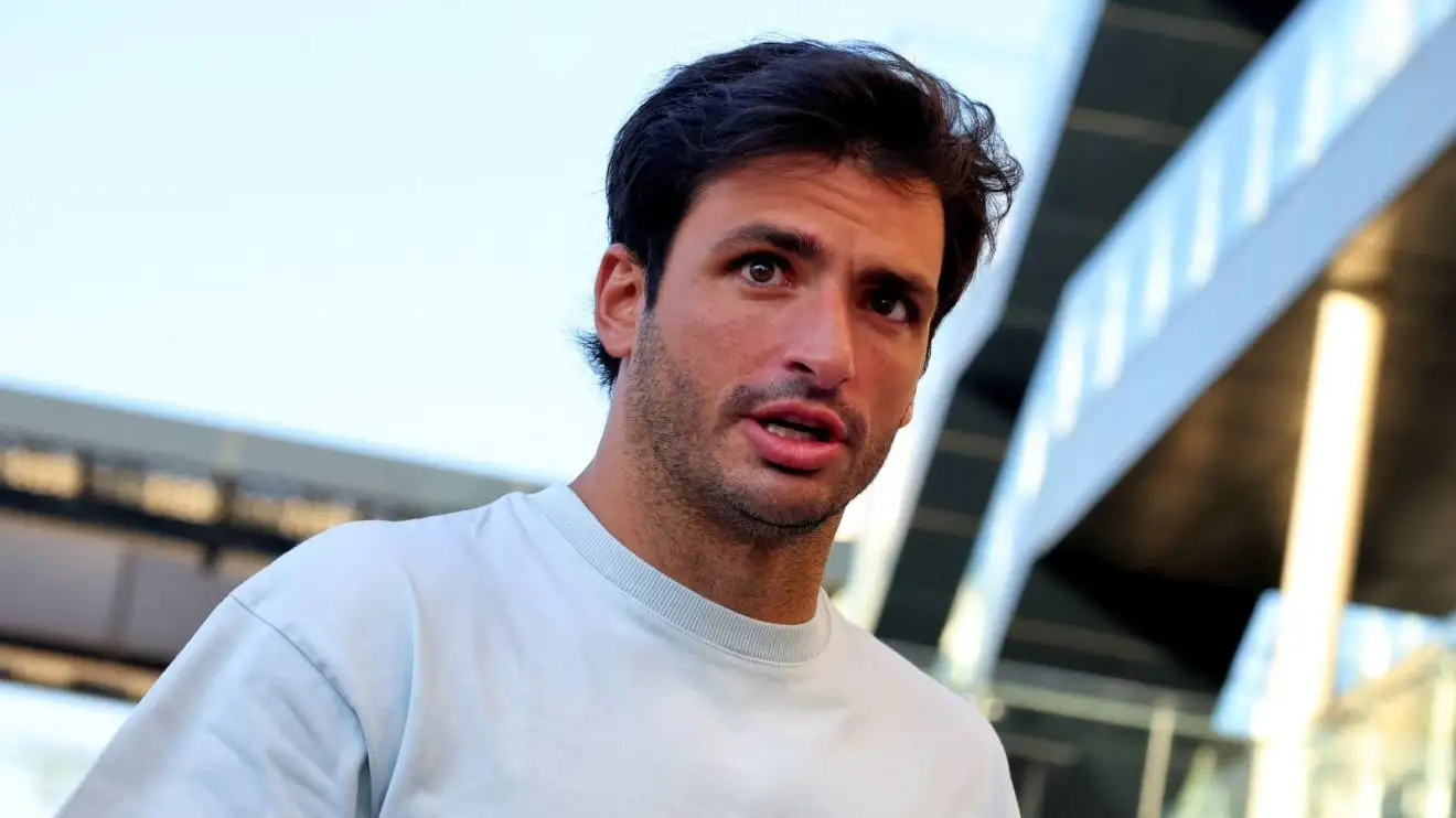 Carlos Sainz sottolinea il ruolo 'enorme' della power unit 2026 e non vede l'ora di influenzare la pre-stagione della Williams