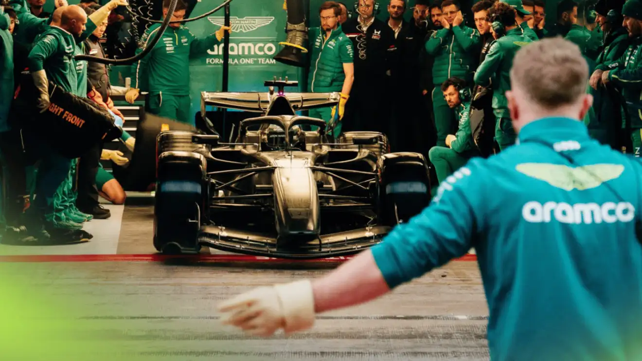 Debut del Aston Martin AMR26, Hamilton gira en pruebas de Barcelona