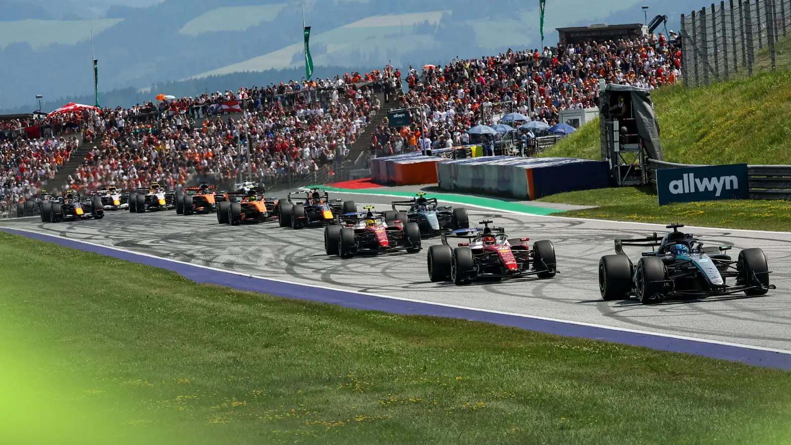 2026 Austrian Grand Prix – Russell sees off Hamilton, Verstappen challenges to win