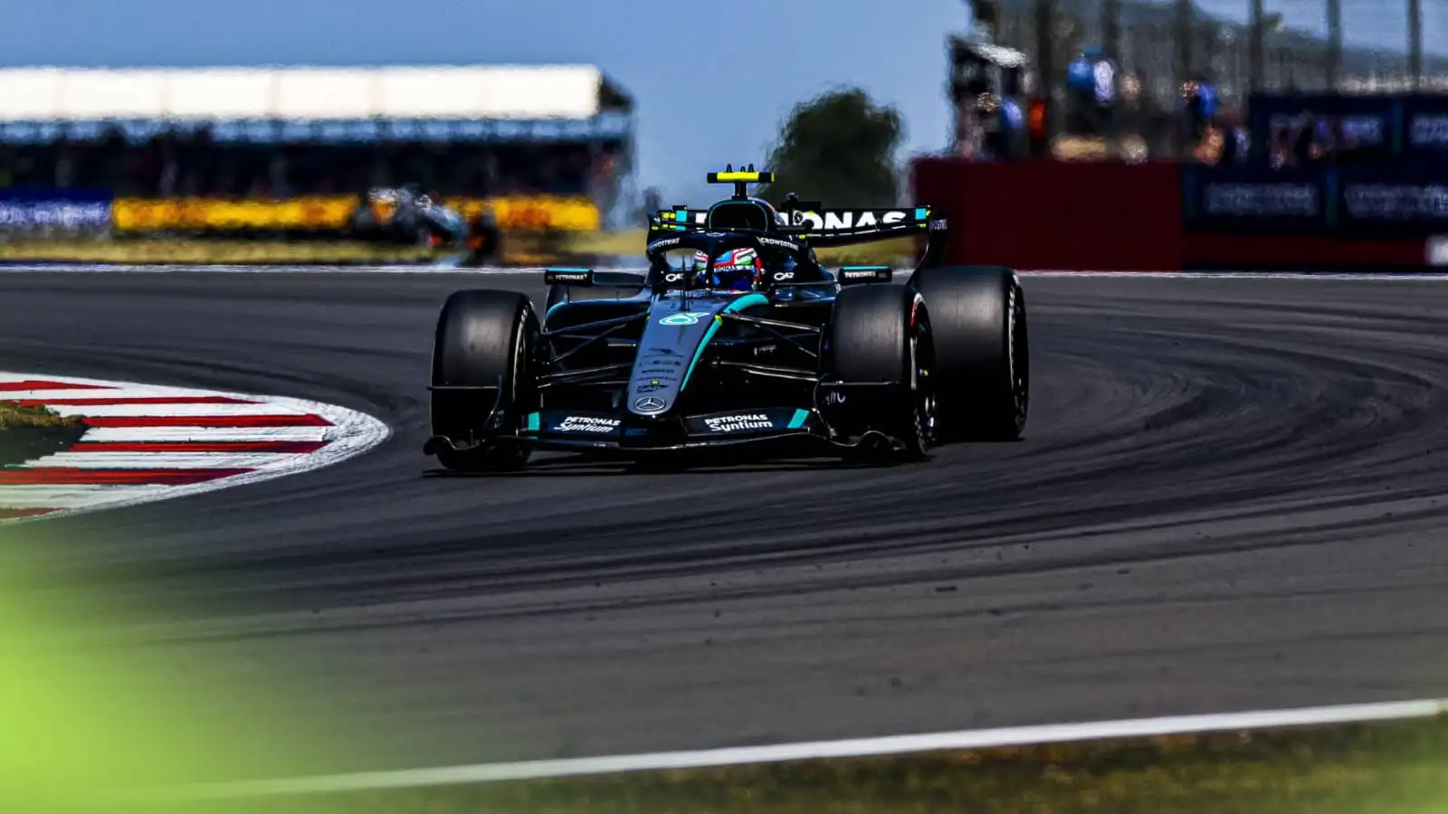 Kimi Antonelli Triumphs in Silverstone Sprint, Denying Hamilton