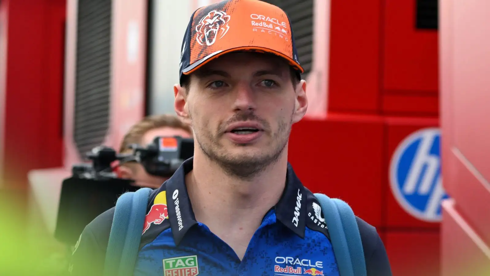 Leclerc e Verstappen in pista, discussione su futuri spostamenti