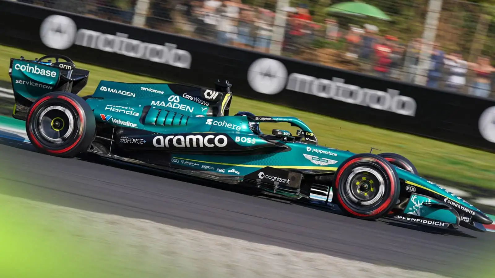 Tecnici Honda esaminano pericolo nascosto al tracciato di Madring durante test pre-qualifiche