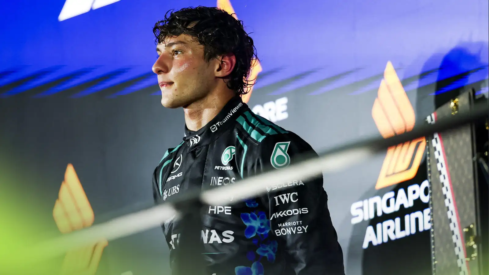 Kimi Antonelli dengan seragam Mercedes di Grand Prix Singapura 2026