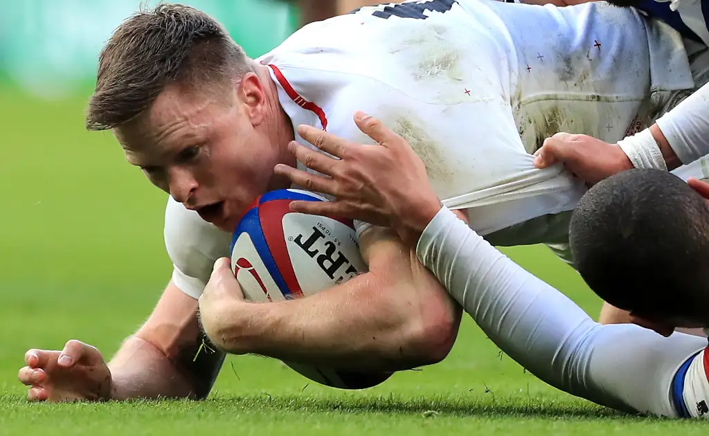 Premiership: Former England wing Chris Ashton splashes down at Welford Road