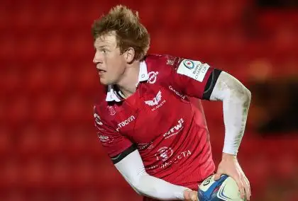 Rhys Patchell: Wales fly-half inks new deal at Scarlets