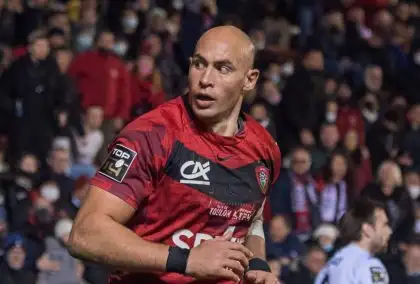 Sergio Parisse: Veteran Toulon number eight signs up for another season