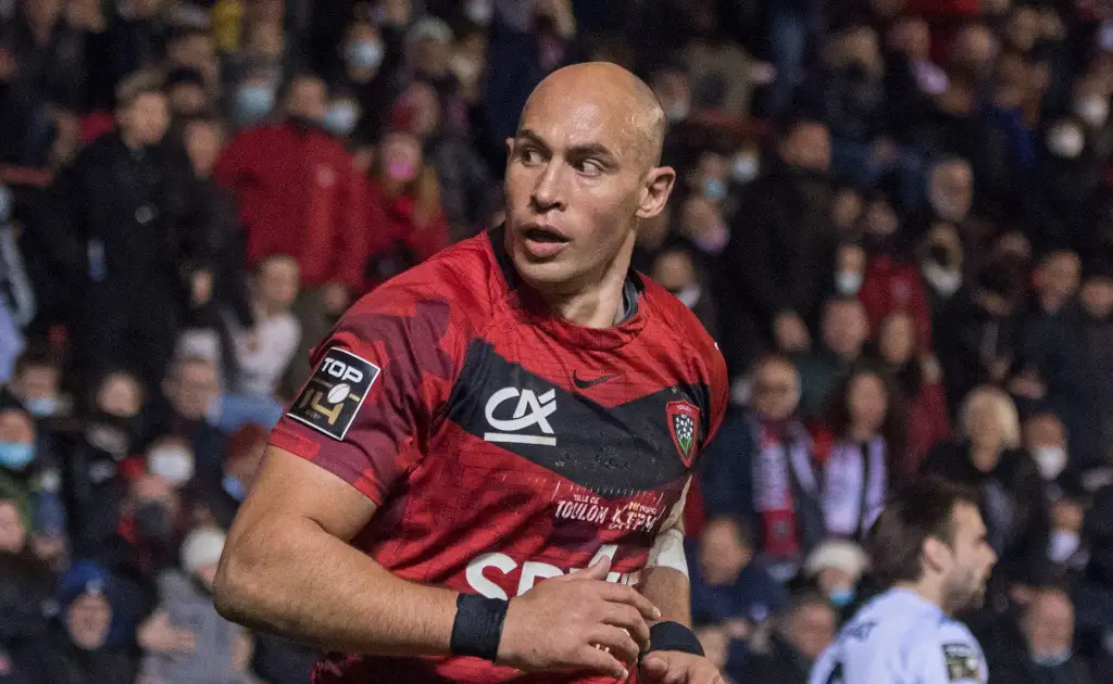 Sergio Parisse: Veteran Toulon number eight signs up for another season