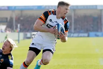Premiership: Chris Ashton equals try record as leaders Leicester beat Exeter