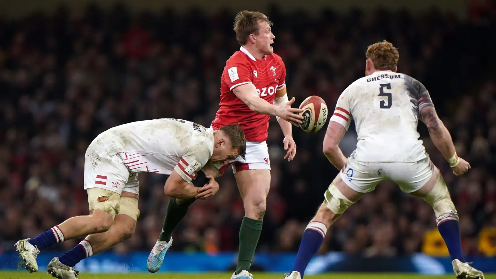 Wales star Nick Tompkins passing the ball against England