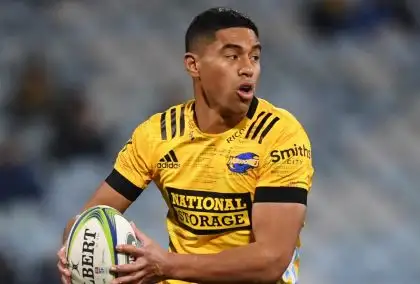 WATCH: Hurricanes flyer Salesi Rayasi with superb offload in loss to Blues