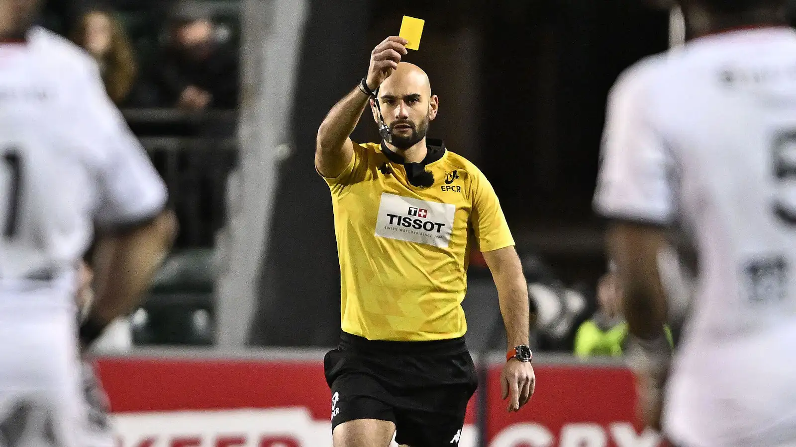 Andrea Piardi refereeing a game.