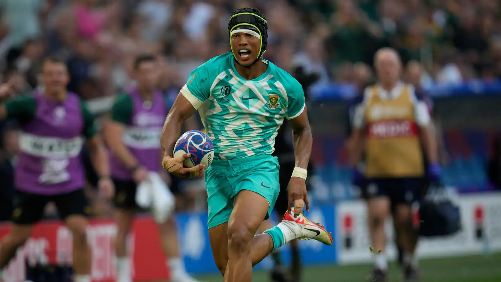 South Africa wing Kurt-Lee Arendse on his way to scoring a try.