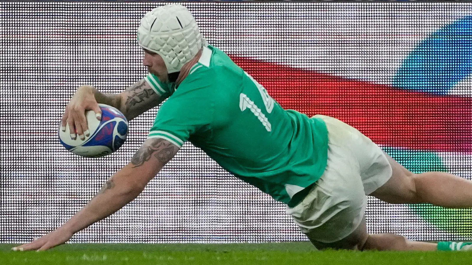 Ireland wing Mack Hansen scoring against South Africa.