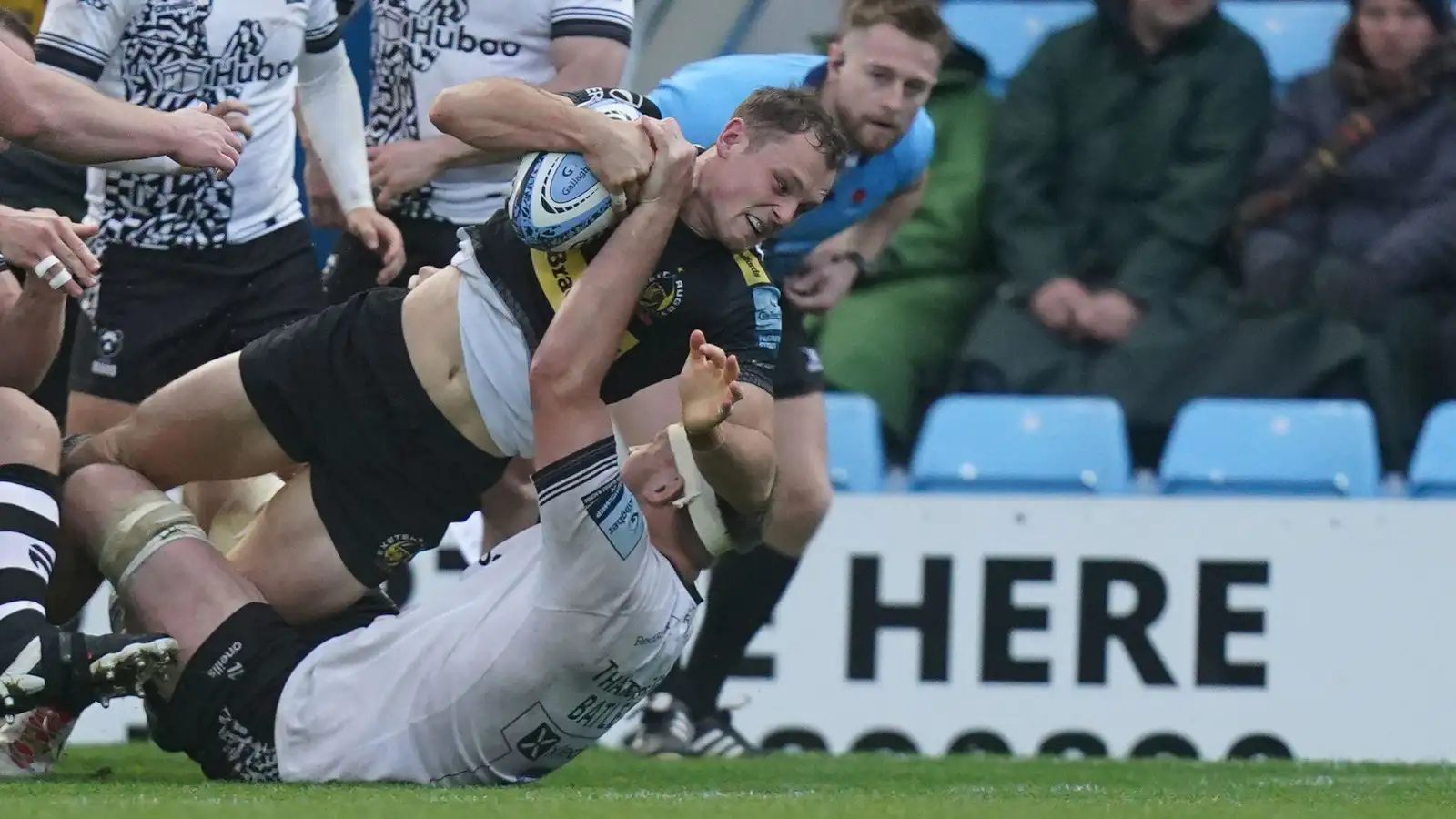 Tom Wyatt scoring a try for Exeter Chiefs against Bristol Bears in the Premiership.