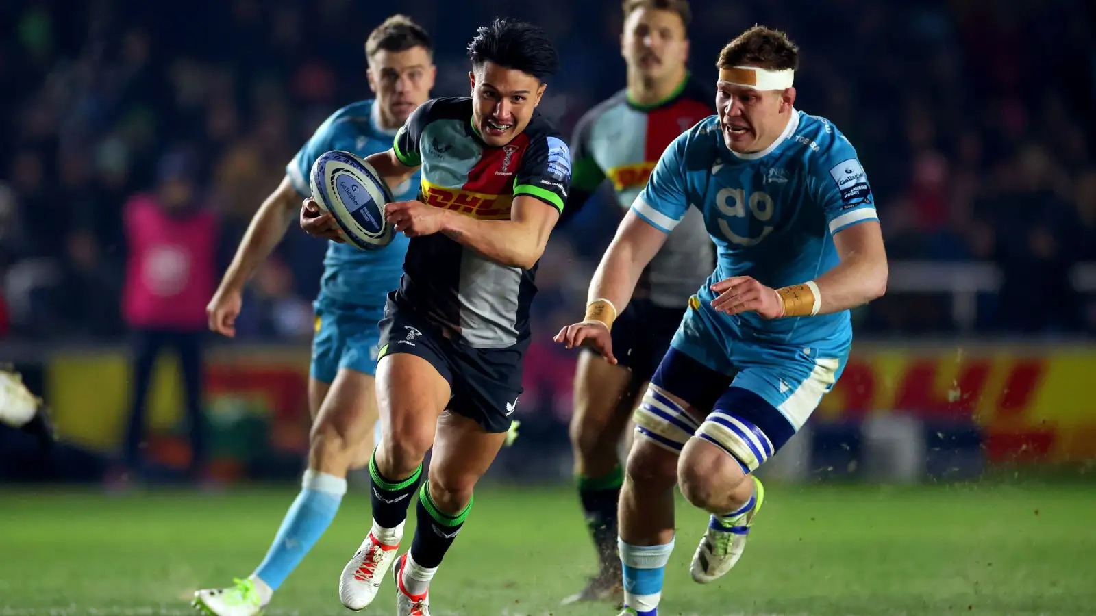Marcus Smith on the run for Harlequins against Sale Sharks in the Premiership 2023.