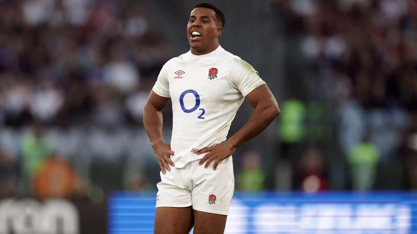 Immanuel Feyi-Waboso making his debut for England in the 2024 Six Nations.