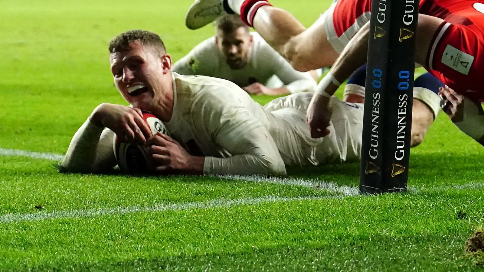 Fraser Dingwall scoring for England against Wales in Six Nations.