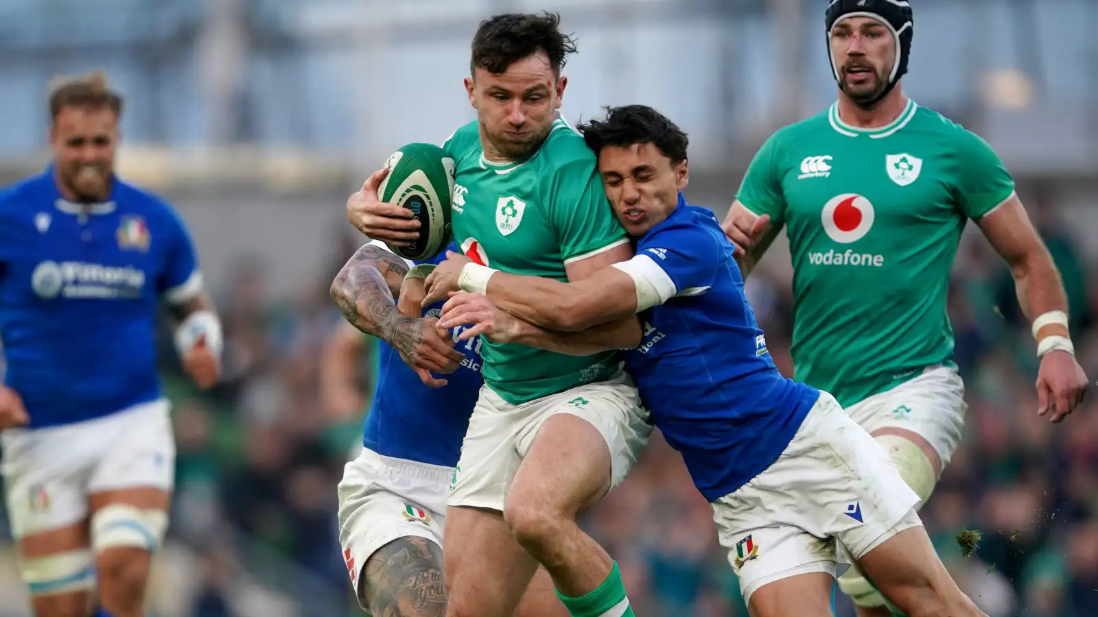 Hugo Keenan in action for Ireland v Italy in the 2024 Six Nations.