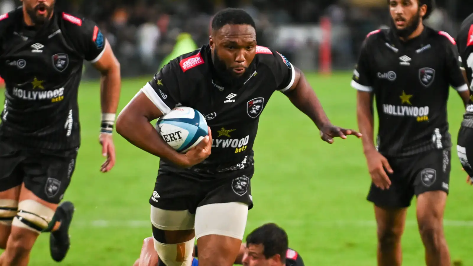 Lukhanyo Am in action for the Sharks in the United Rugby Championship in 2024.