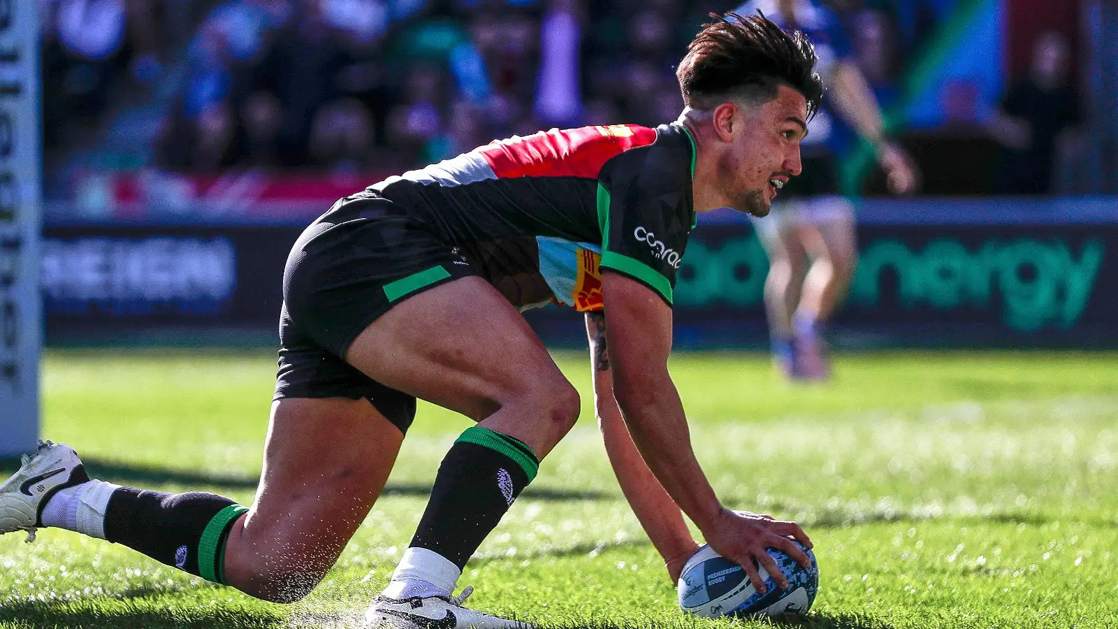 Harlequins fly-half Marcus Smith scoring a try.