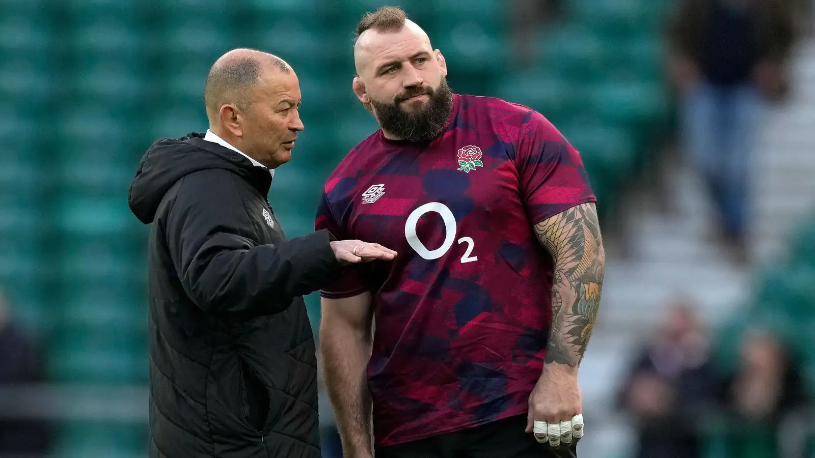 Joe Marler speaking to Eddie Jones ahead of Test in 2022.