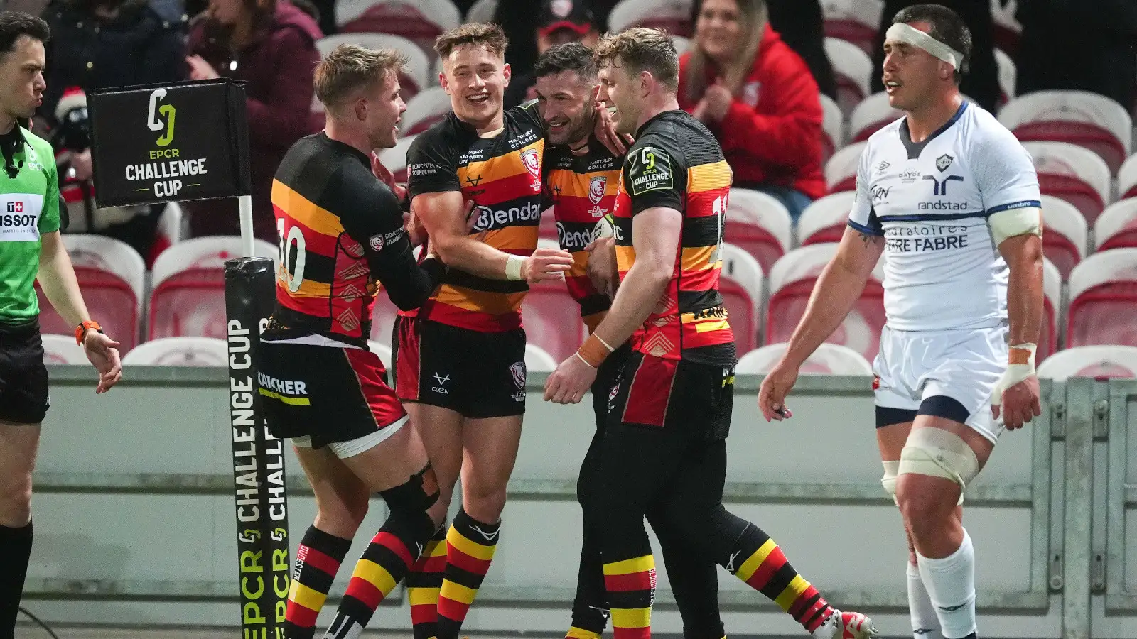 Gloucester congratulate Jonny May after try.