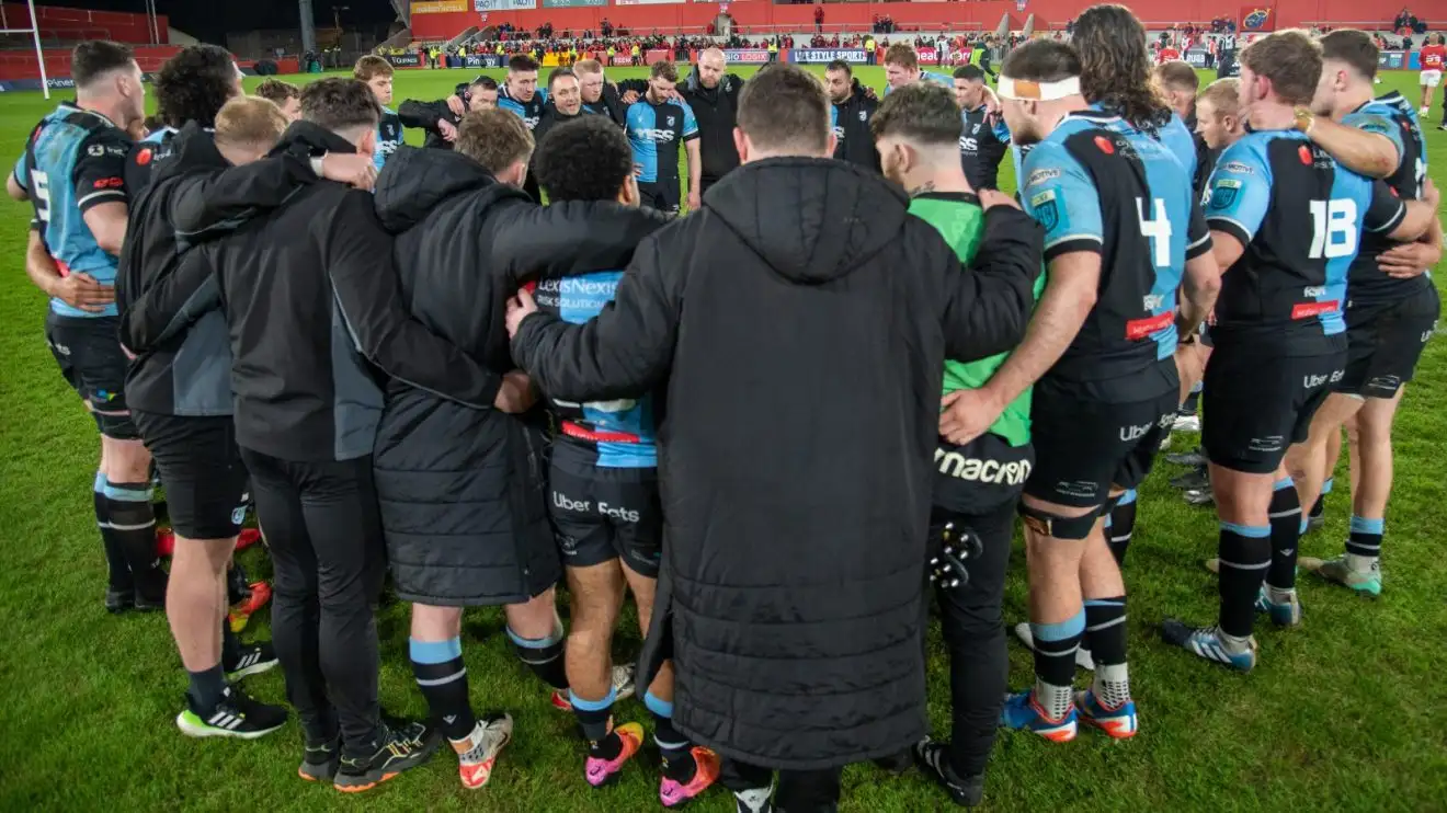 Cardiff huddle v Munster URC 2024 - Alamy.jpg