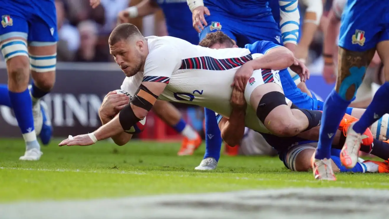 Tom Willis scoring a try for England against Italy.