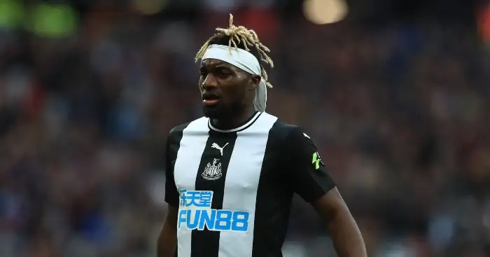 Allan Saint-Maximin tried to rainbow flick a 6ft 4in opponent & we’re all for it