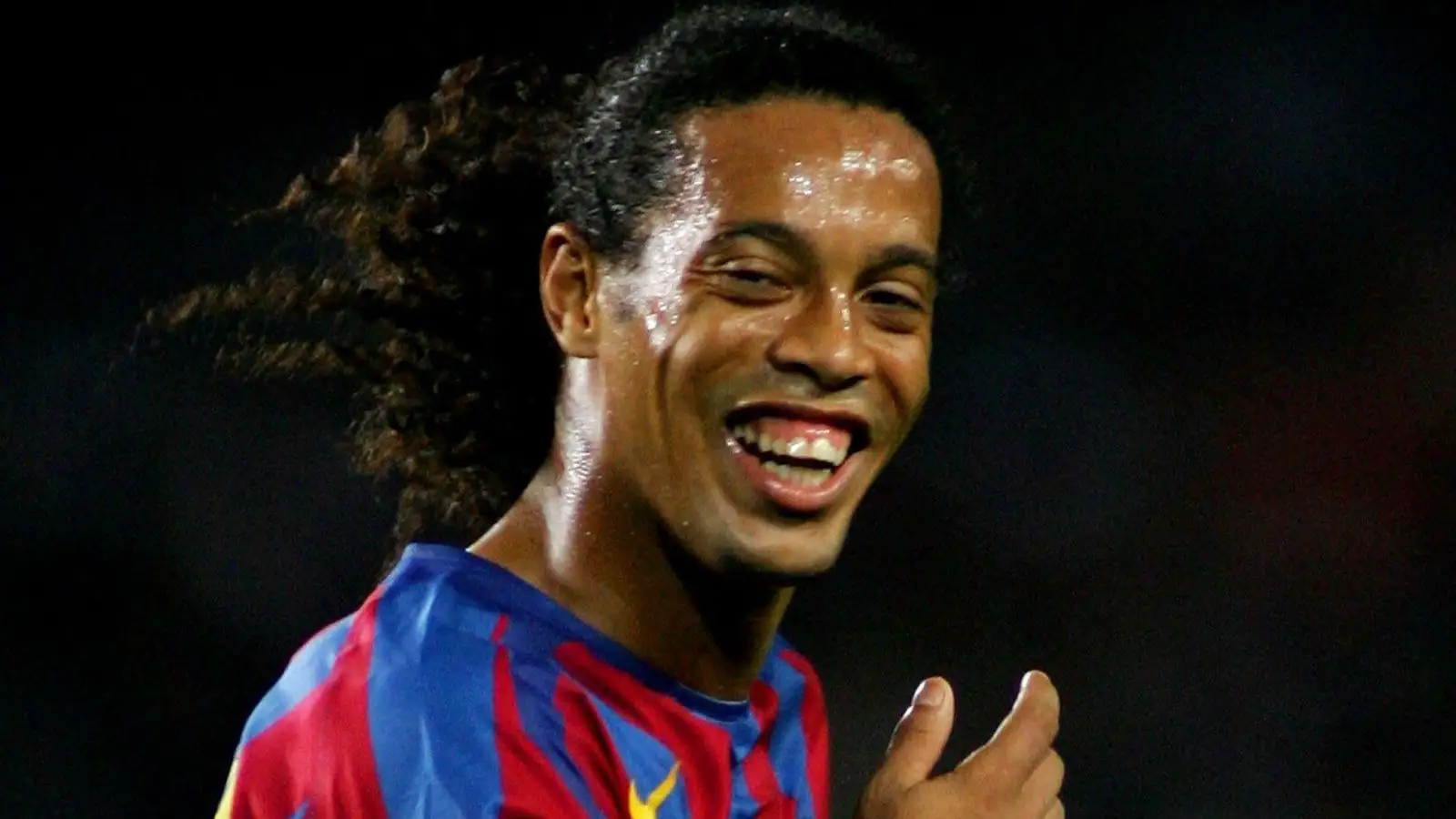 FC Barcelona's Ronaldinho celebrates his goal against Panathinaikos during their Champions League group C match at Nou Camp Stadium in Barcelona, Spain, November 2, 2005.